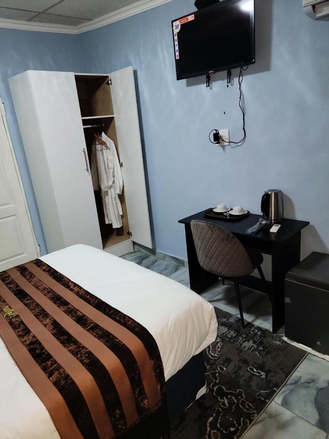 La-Nuel Guest Lodge Boksburg Dış mekan fotoğraf